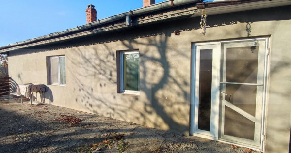 Vand casa batraneasca tip duplex în Valea Lupului