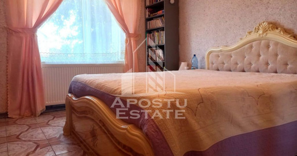 Casa, de vanzare, in Curtici.