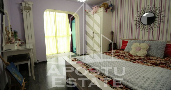 Apartament cu 3 camere, zona Lipovei