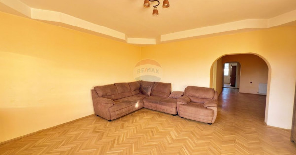 Apartament cu 3 camere decomandat, situat pe malul Mureș...