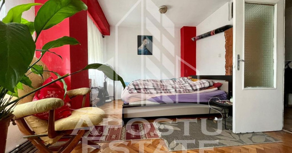 Apartament cu 4 camere, centrala proprie, zona Aradului