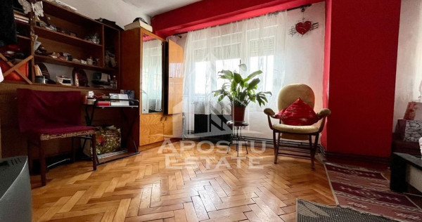 Apartament cu 4 camere, centrala proprie, zona Aradului