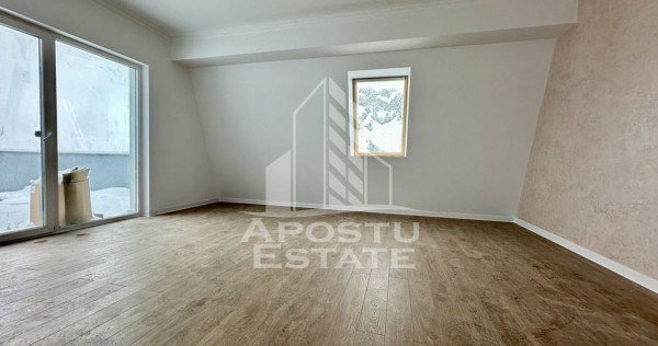 Apartament cu 3 camere, decomandat, terasa 50 mp, zona Pl...