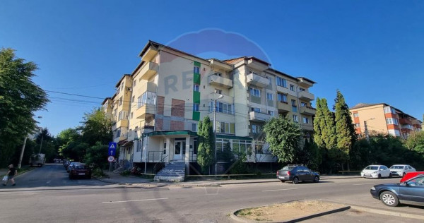 Apartament cu 4 camere de vânzare - strada Moldovei