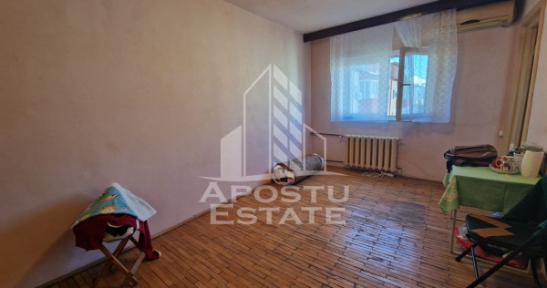 Apartament cu o camera, etaj intermediar, zona Lipovei