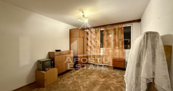 Apartament 2 camere decomandat, etaj 3, lift, zona Olimpi...