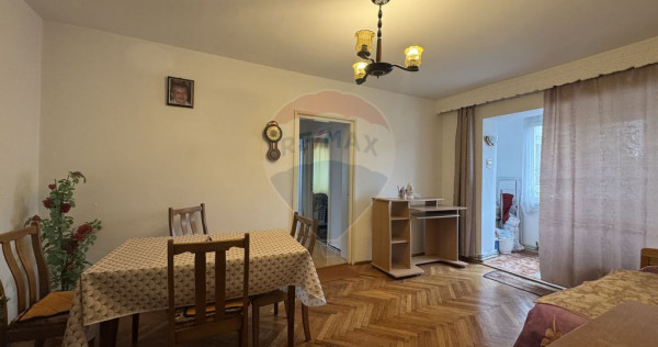 Apartament 3 camere de vanzare Zona Aleea Rotunda