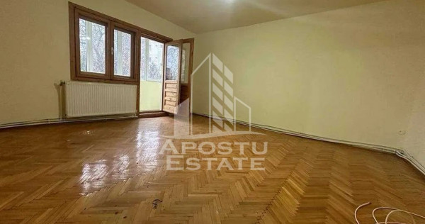 Apartament cu 3 camere, etajul 1, zona Sagului