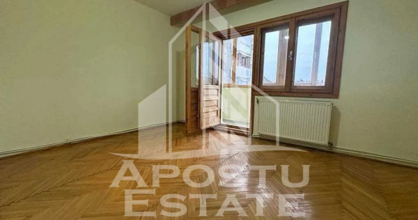 Apartament cu 3 camere, etajul 1, zona Sagului