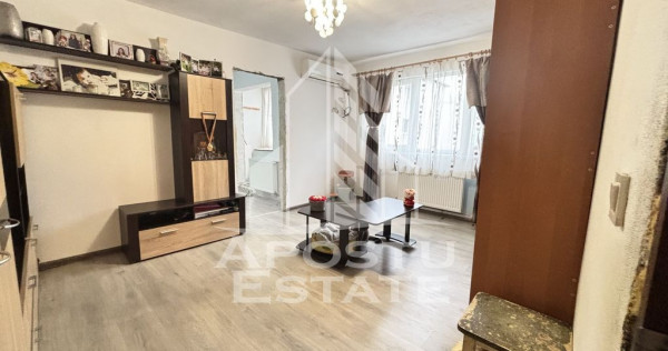 Apartament cu 3 camere, etaj intermedier, Zona Spitalul J...