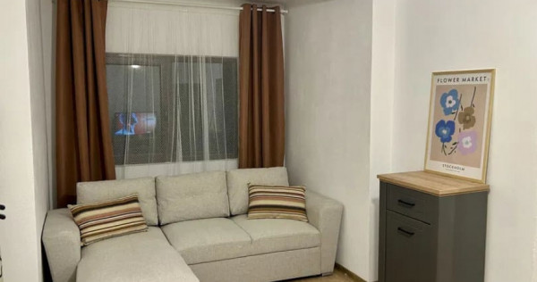 Apartament cu 3 camere, decomandat - zona Centru Civic