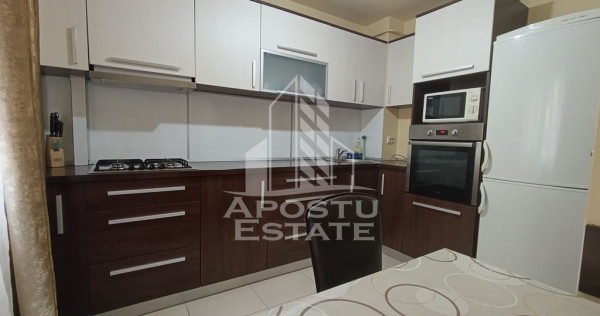 Apartament 4 camere, decomandat, centrala proprie, etaj 1...