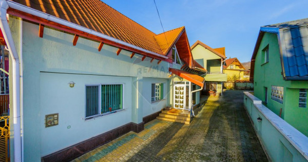 DE VANZARE DOUA CASE in zona de PARC ideale pentru doua f...