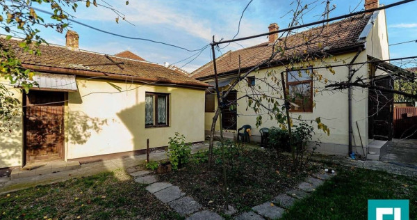 Casă cu teren în Pârneava