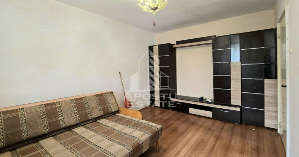 Apartament cu 1 camera, etaj intermediar, zona Lipovei