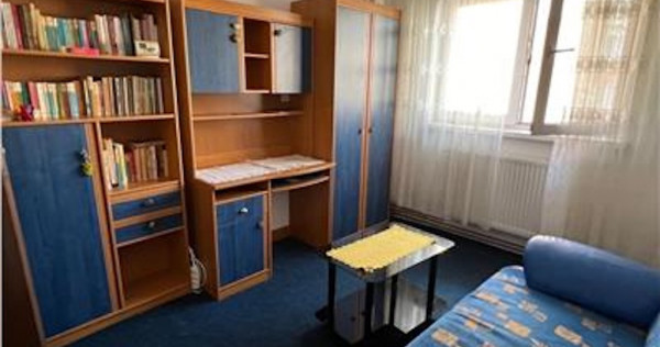 Apartament cu 4 camere, decomandat - zona Racadau