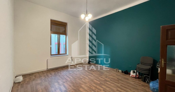 Apartament cu vedere spre strada Savoya, cladire complet ...