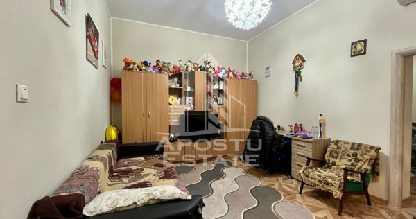 Apartament 2 camere, curte comuna,zona Traian
