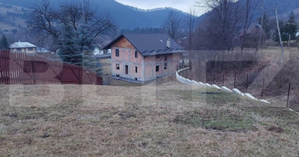 Casă de v&acirc;nzare la roșu, 5 camere, 464,34 mp, zona Vama,