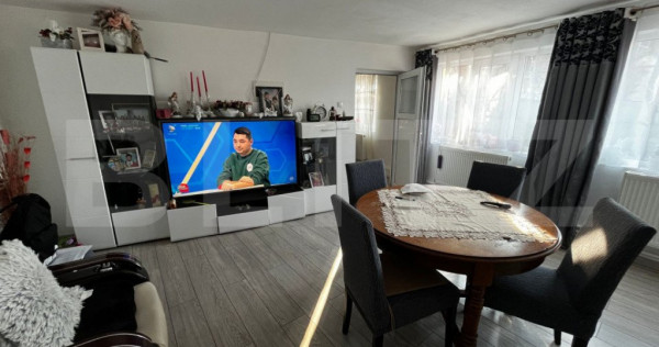 ????Casa de vanzare, cu 5 camere, 200 mp, Livezile