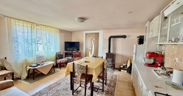 Casă ,4 camere, 255 mp, zona Balomir