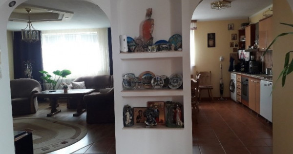 Apartament cu 3 camere decomandate Zona Ultracentral
