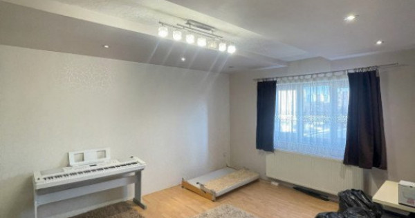 Apartament de 3 camere, 75 mp, zona Vivo