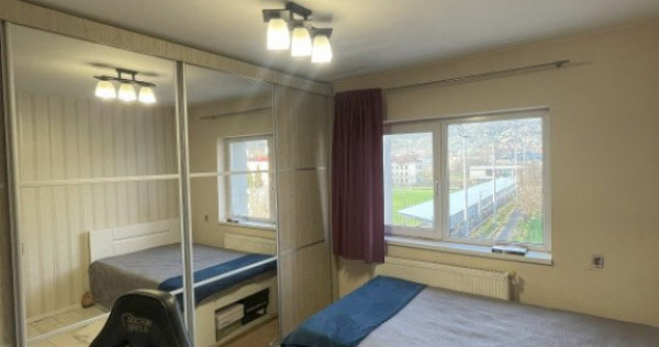 Apartament de 3 camere, 75 mp, zona Vivo cu garaj la subsol