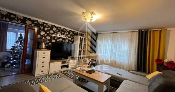 Casa cu 3 camere, renovata, 270mp teren, acces auto, zona Sagului