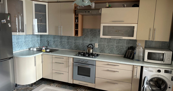 Spre inchiriere 3 camere in zona Trcatorul