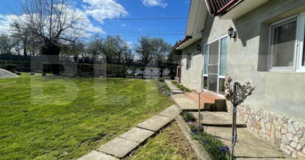 Casa cu 3 camere, 90 mp, 2 anexe gospodaresti si teren de 30