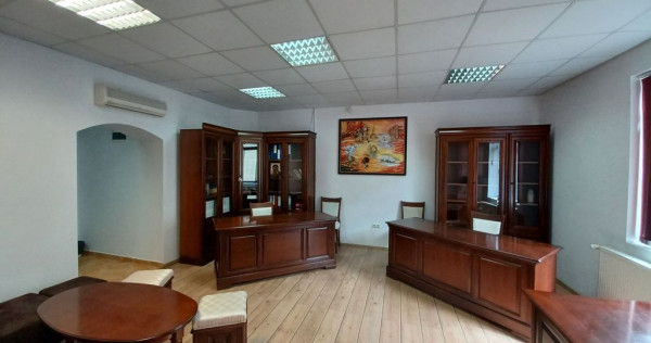 Birou, central, Ady Endre Oradea, 40 mp. 390 E neg. Comis...
