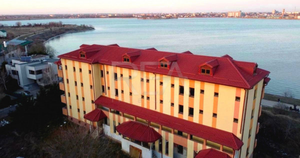 Refugiu Urban Vedere Panoramică pe Malul Lacului Morii