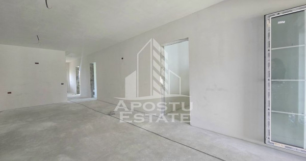 Jumatate de duplex pe parter cu 3 camere si 2 bai, Sag