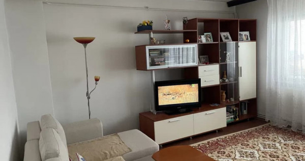 Apartament cu 3 camere, decomandat - zona Astra