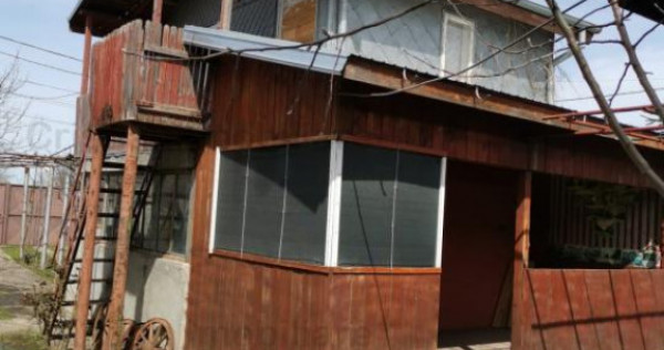 Casa Lacu Sarat, 2 camere, caramida, St-530 mp