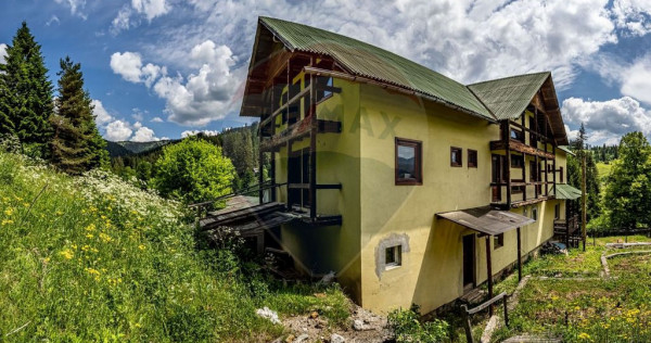 Vila / Pensiune cu 20 camere de v&acirc;nzare &icirc;n C&acirc;mpulung M...