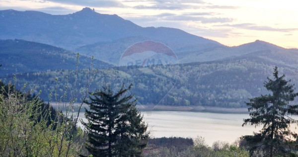 Teren cu vedere la Muntele Ceahlau
