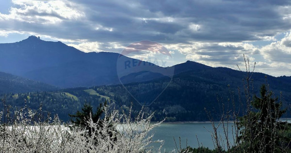 Teren cu vedere la Muntele Ceahlau