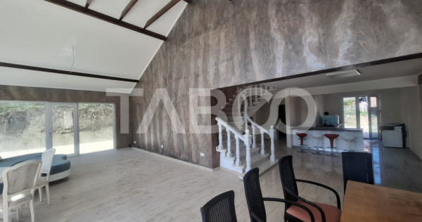 Casa de vanzare 405 mp utili 2 garaje 250 mp terase Slimnic