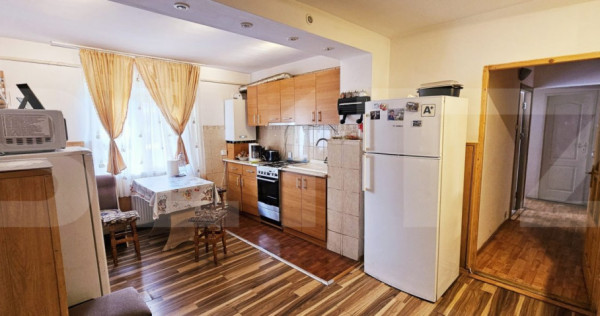 Apartament de vanzare, cu 3 camere, decomandat, 68mp, parter