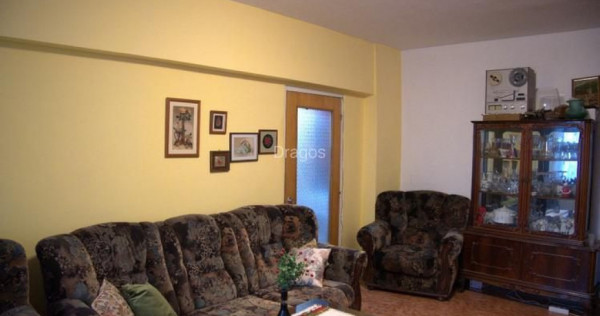 Apartament 4 camere, semidecomandat - zona Grivitei