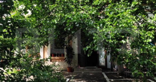 Casa de vanzare, cu 4 camere, 147 mp, zona Pacurari