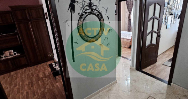 Apartament 3 camere, zona Piata Mare
