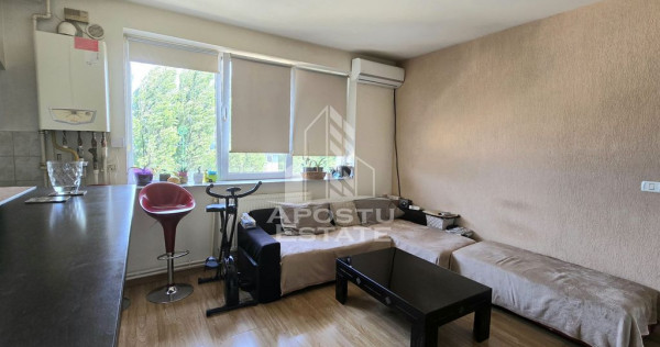 Apartament cu 3 camere, centrala proprie, zona Lipovei