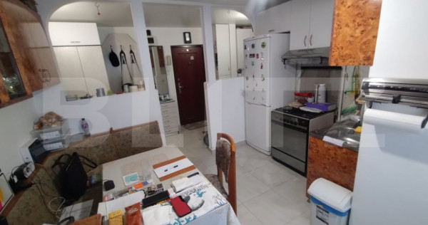 Apartament cu 2 camere, 55 mp, decomandat, zona Stefan cel M