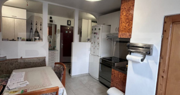 Apartament cu 2 camere, 55 mp, decomandat, zona Stefan cel M