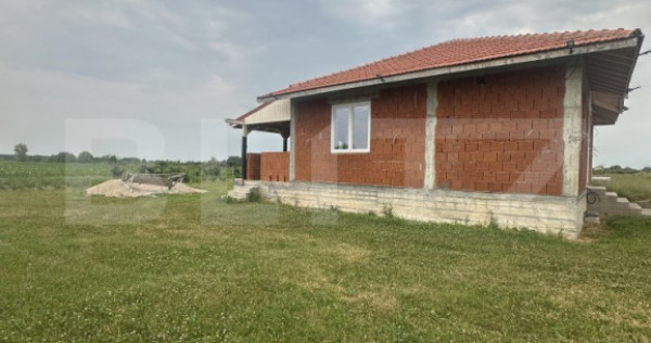 Casa la roșu 3 camere, 142mp, 585 mp teren, zona Cionchesti