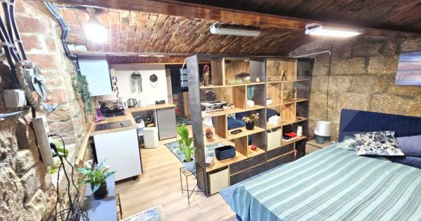 Garsoniera, 30 mp, curte comuna, mobilat si utilat, centru