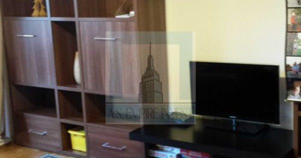 De vanzare apartament 4 camere/ zona Tractorul